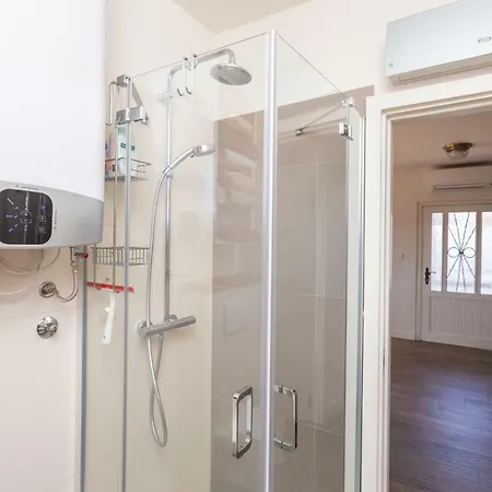 Apartman Adorma *