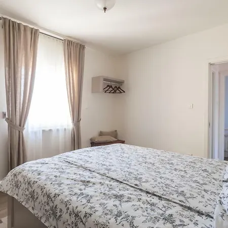 Apartment Adorma Hum